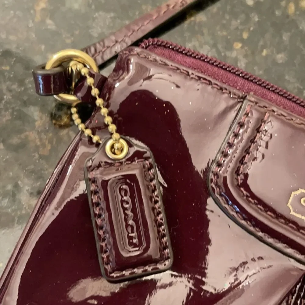 *Coach* Madison Plum Patent Glitter Wristlet EUC